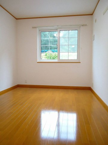 パークサイド前山　Ｂの内装|明るい室内です