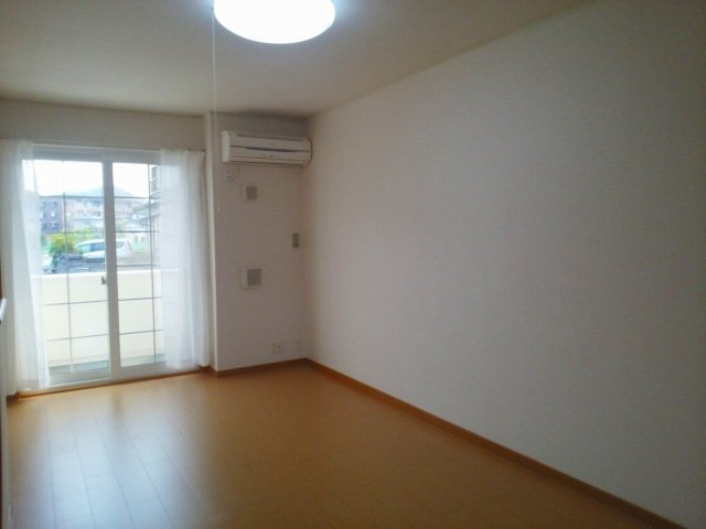 ティファニーハイツ　Ⅰの居間・リビング|こちらの居間で趣味の時間をお楽しみください