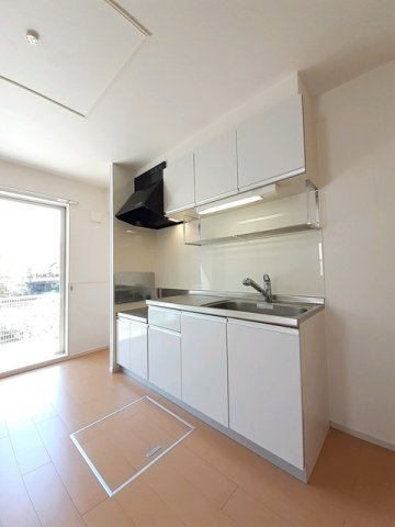 ラ・ゴロンドリーナＢのキッチン|コンパクトなキッチンで掃除もラクラク