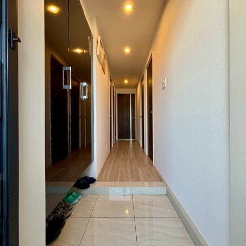 トラストネクサス生野町の玄関