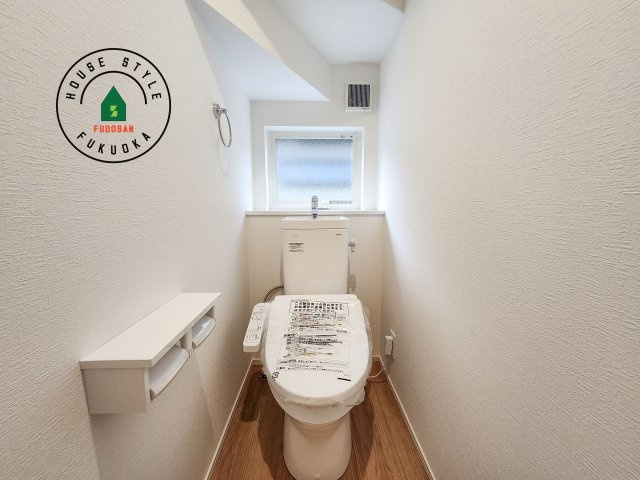 福津市福間南3丁目第1-7棟（4号棟）　のトイレ|温水洗浄便座を完備しております。2ヶ所にトイレがあるのは朝の慌ただしい時間も安心です。