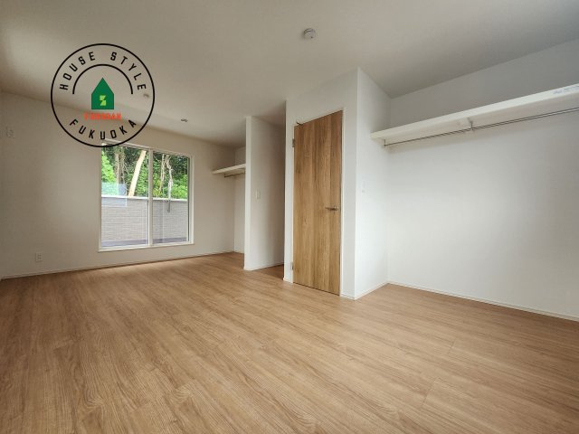 福津市福間南3丁目第1-7棟（4号棟）　の寝室|主寝室には収納力に優れたクローゼットがありますので、お部屋もすっきり片付きます。