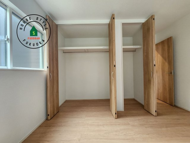 福津市福間南3丁目第1-7棟（4号棟）　の収納|洋服や大きな荷物が多い方や人数の多いご家族などは、一般的なクローゼットよりもウォークインクローゼットのほうが使い勝手が良いです。