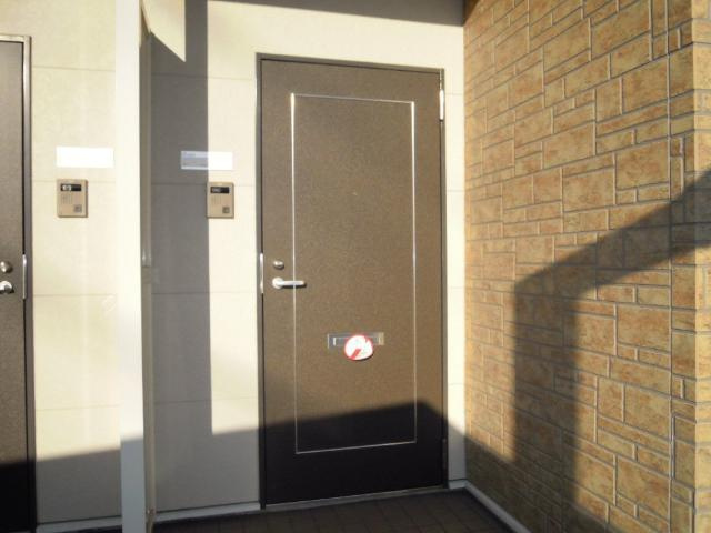 ハイツ憩のセキュリティ|玄関ドア（イメージ）