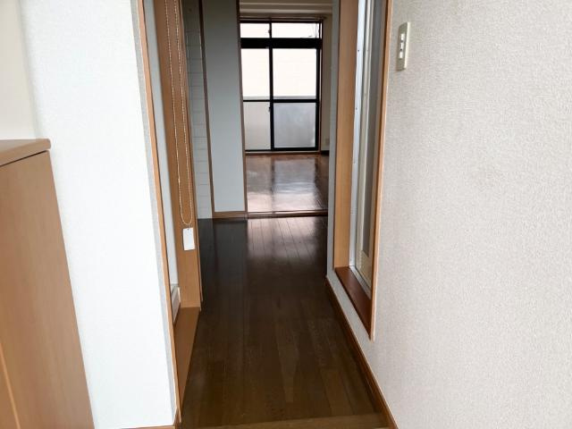 サン　サクラの内装|廊下