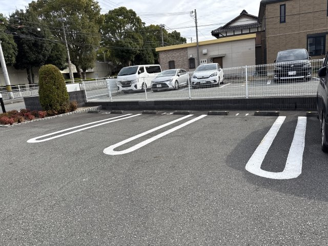 エスポワール中地の駐車場