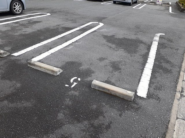 アマルフィ３７の駐車場