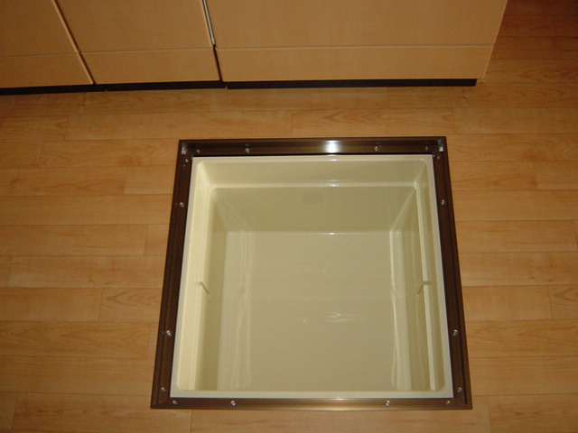 グランアモール青山の居間・リビング|床下収納（イメージ）