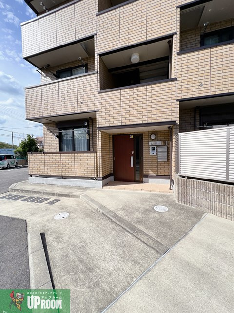 アーネスト イン ダイヤの駐車場