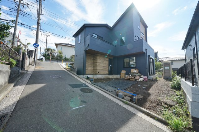 【横浜市保土ケ谷区新井町14-4新築戸建て】★仲介手数料無料★（上菅田笹の丘小学校・新井中学校）の前面道路含む現地写真
