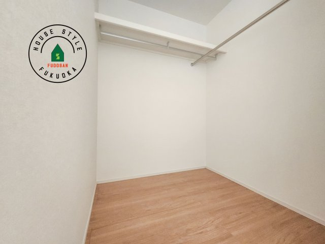 福津市福間南3丁目第1-7棟（7号棟）　の収納|洋服や大きな荷物が多い方や人数の多いご家族などは、一般的なクローゼットよりもウォークインクローゼットのほうが使い勝手が良いです。