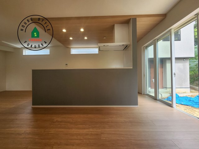 福津市福間南3丁目第1-7棟（7号棟）　の居間・リビング|ご家族を近くに感じられる対面キッチンのLDK。会話もはずみそうですね。