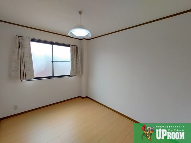 南山パストラルコートの洋室