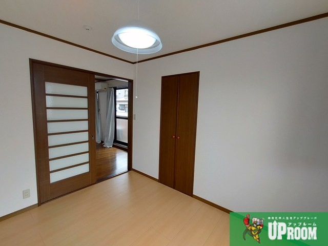 南山パストラルコートの洋室