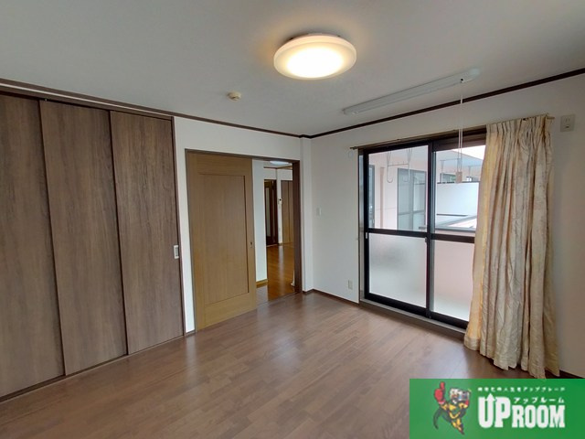 南山パストラルコートの洋室