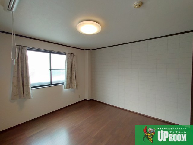 南山パストラルコートの洋室