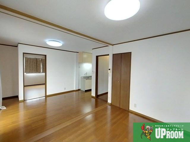 南山パストラルコートの居間・リビング