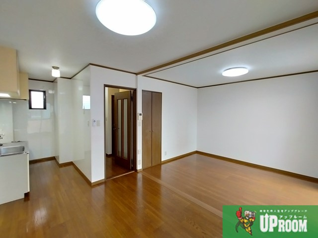 南山パストラルコートの居間・リビング