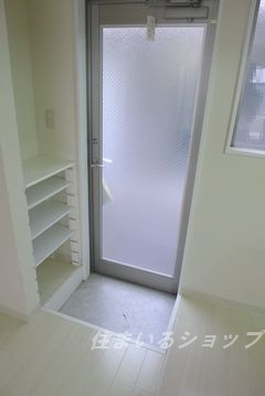 広島市安佐北区口田１丁目のアパートの玄関