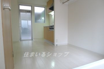 広島市安佐北区口田１丁目のアパートの居間・リビング