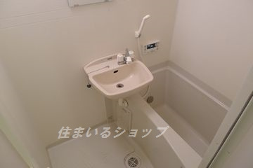 広島市安佐北区口田１丁目のアパートの浴室|浴室暖房乾燥機あり