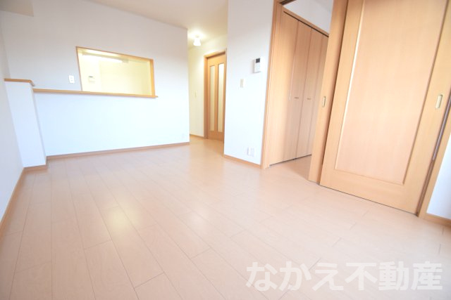 【居間・リビング】 | こちらの居間で趣味の時間をお楽しみください