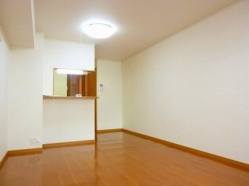 【内装】 | セイント・テツ | 明るい色調の室内です