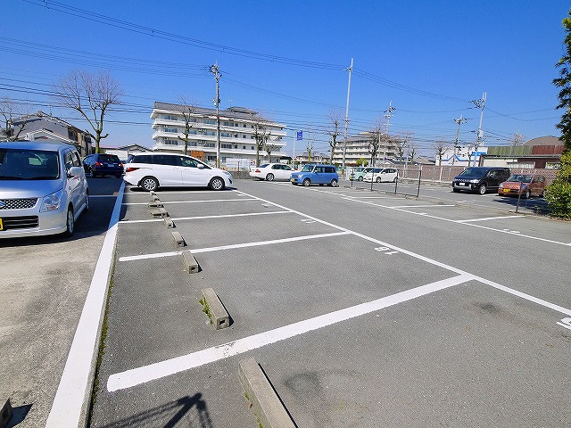 ル・ソレイユ（田井庄町）の駐車場|カースペースがあります