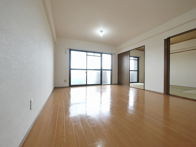 ル・ソレイユ（田井庄町）の居間・リビング|ゆったり過ごせる居間です