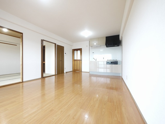 ル・ソレイユ（田井庄町）の居間・リビング|ゆったりとした居間です