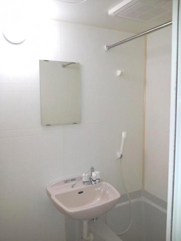 レオパレスサンライズの浴室|きれいなお風呂です