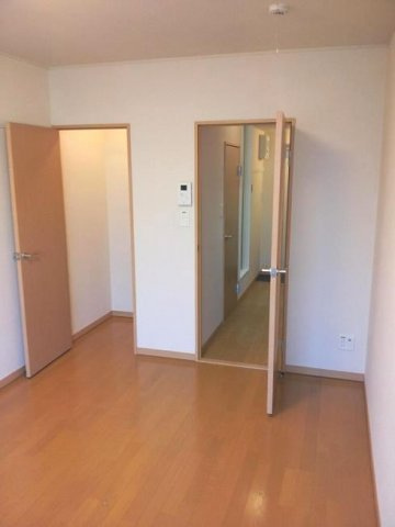 レオパレスサンライズの寝室|使い勝手のいい寝室です