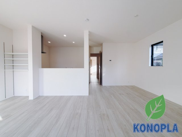 【新築戸建】前橋朝日町2丁目25-1期の居間・リビング|■リビング｜大きい窓からあたたかいたっぷりの光が入ります♪開放的な空間で毎日をもっと快適に(*＾＾*)