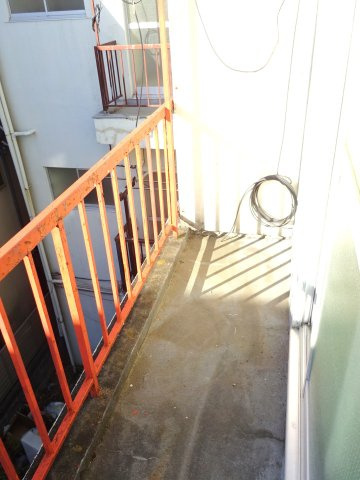 ＮＴハイム川口のバルコニー|暖かな日差しのふりそそぐバルコニー