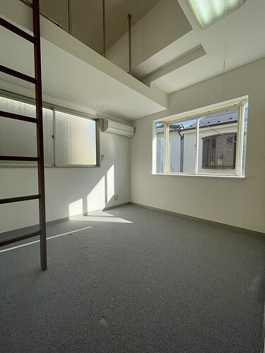 サンライフ赤羽の居間・リビング|洋室　約６畳 別角　内装後