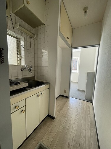 サンライフ赤羽のキッチン|キッチン 別角 内装後