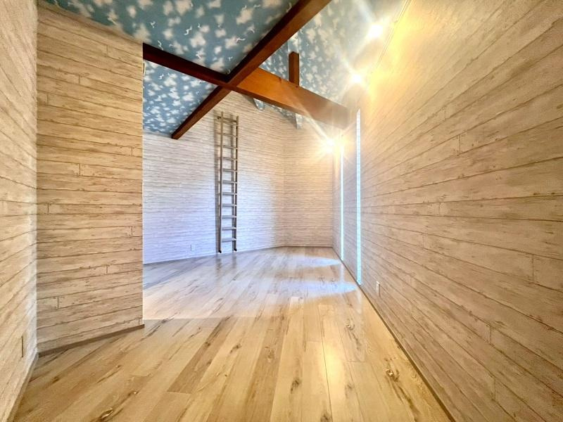 長浜　中古戸建　（高床式平屋建て+はなれ）の洋室