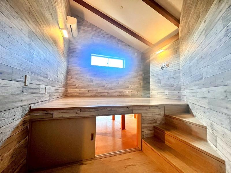 長浜　中古戸建　（高床式平屋建て+はなれ）の洋室