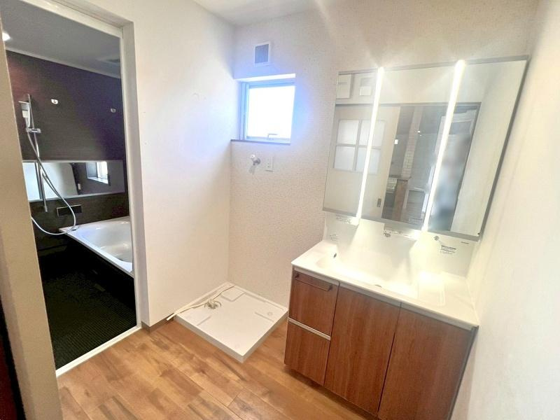 長浜　中古戸建　（高床式平屋建て+はなれ）の独立洗面台