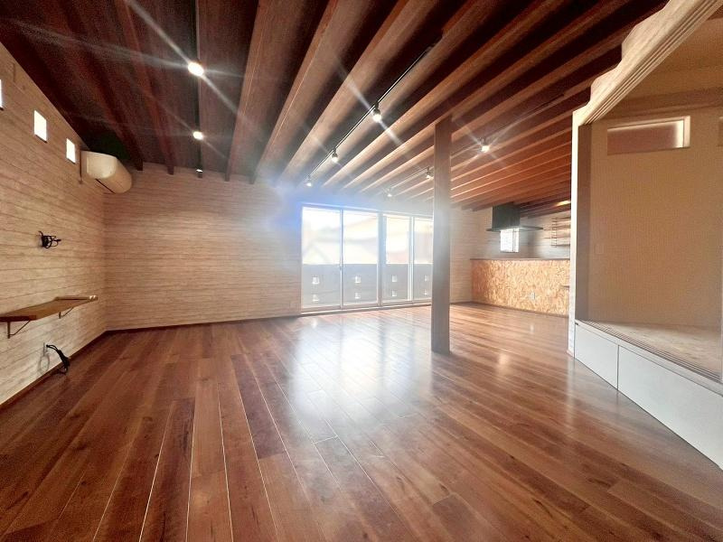 長浜　中古戸建　（高床式平屋建て+はなれ）の居間・リビング|LDK　28.0帖