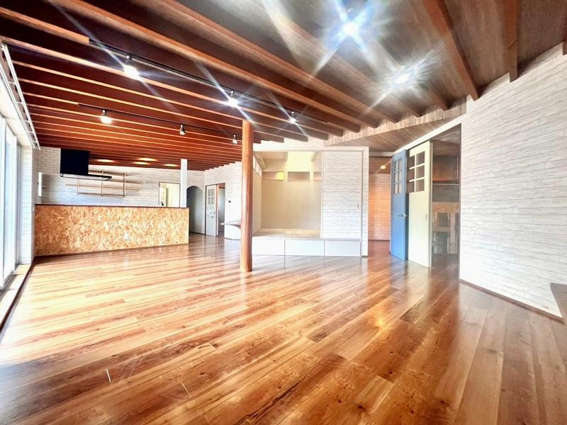 長浜　中古戸建　（高床式平屋建て+はなれ）の居間・リビング|LDK　28.0帖