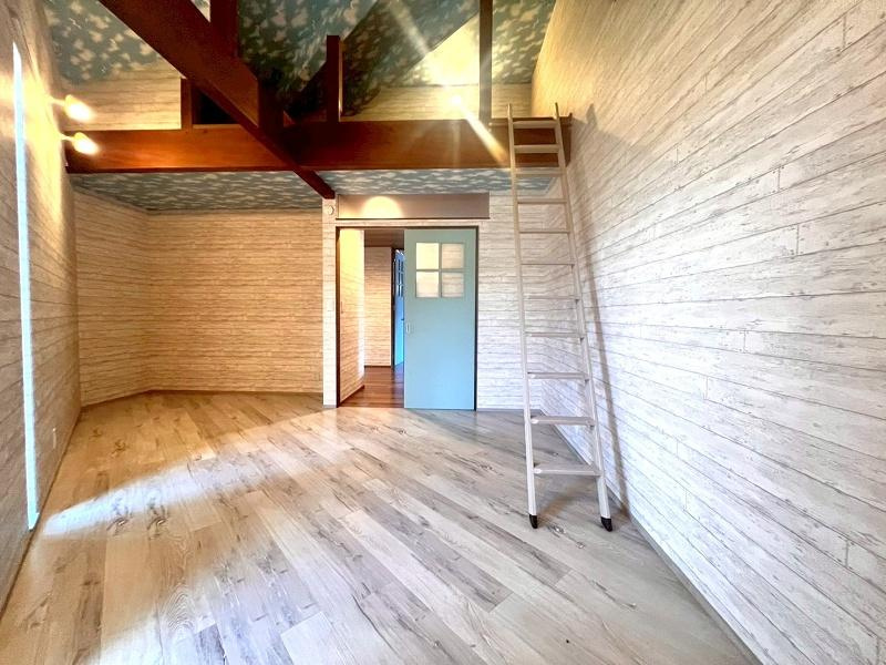 長浜　中古戸建　（高床式平屋建て+はなれ）の洋室