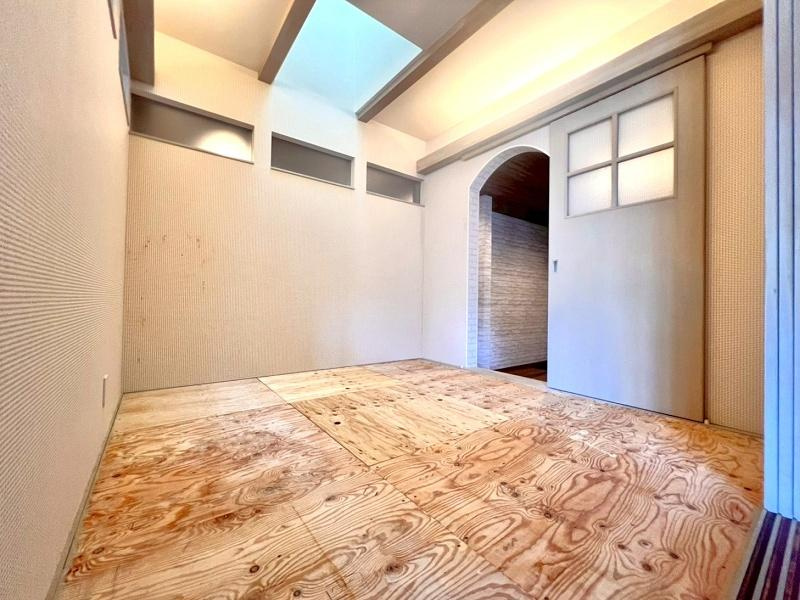 長浜　中古戸建　（高床式平屋建て+はなれ）の洋室