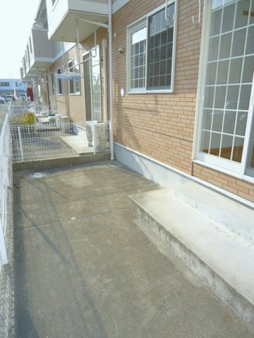 ドルフ・サンフラワー　Ⅱの庭|簡単な家庭菜園も楽しめるお庭です