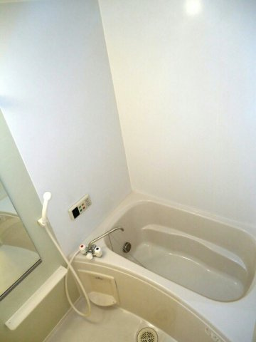 ドルフ・サンフラワー　Ⅱの浴室|コンパクトで使いやすいお風呂です