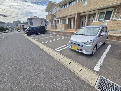 【駐車場】 | ユニゾン奥田 | 駐車場に車を止められます