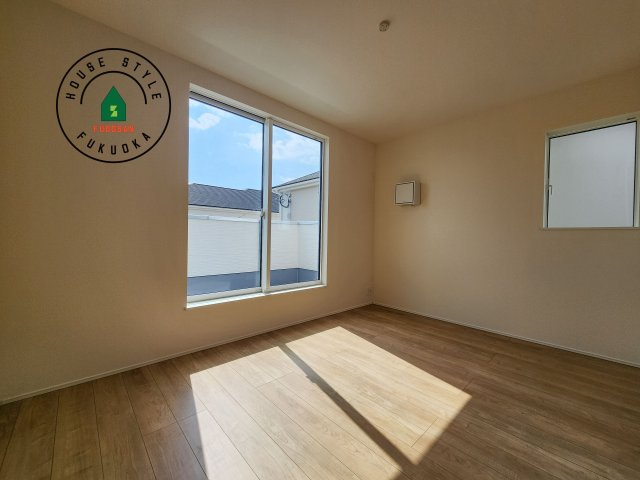 福岡市西区拾六町3丁目第1-3棟（1号棟）の寝室|主寝室には収納力に優れたクローゼットがありますので、お部屋もすっきり片付きます。