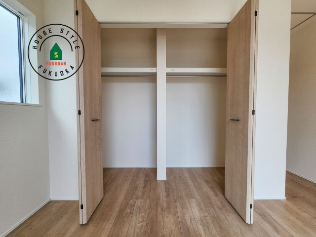 福岡市西区拾六町3丁目第1-3棟（1号棟）の収納|洋服や大きな荷物が多い方や人数の多いご家族などは、一般的なクローゼットよりもウォークインクローゼットのほうが使い勝手が良いです。