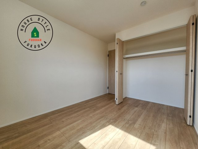 福岡市西区拾六町3丁目第1-3棟（1号棟）の洋室|採光良好な洋室は全居室、複層ガラスの遮熱効果と断熱効果で、一年中快適に過ごせます。