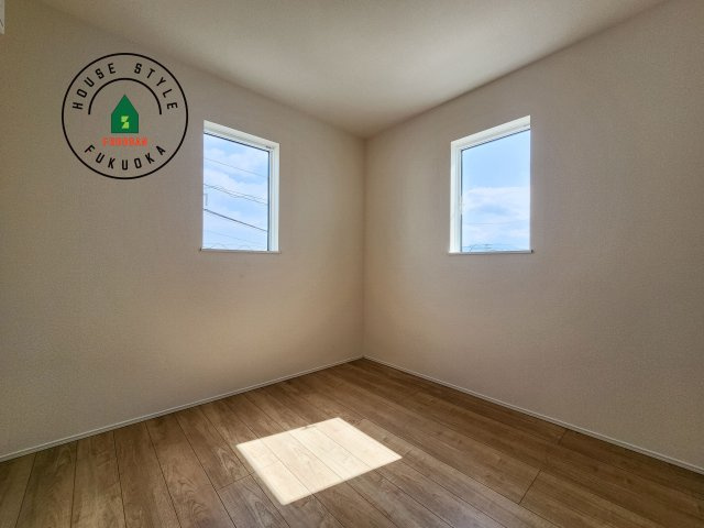 福岡市西区拾六町3丁目第1-3棟（1号棟）の子供部屋|採光良好な洋室は全居室、複層ガラスの遮熱効果と断熱効果で、一年中快適に過ごせます。